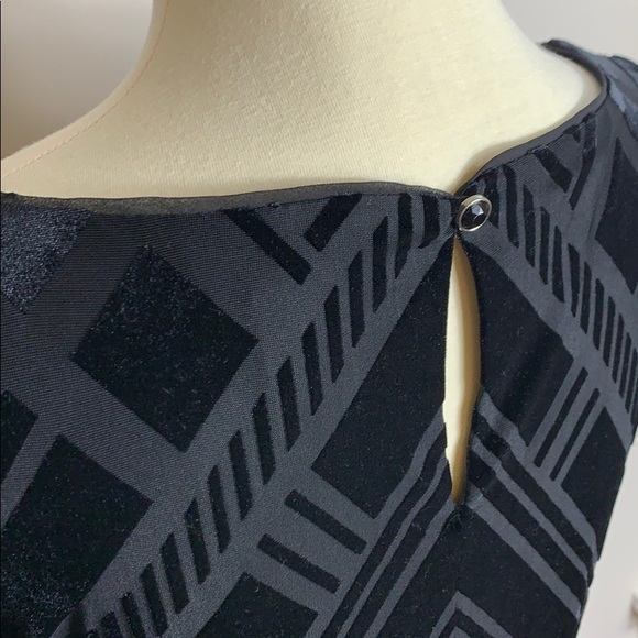 4/$20 🍊WHBM velvet black geometric shift dress XS - Picture 5 of 8